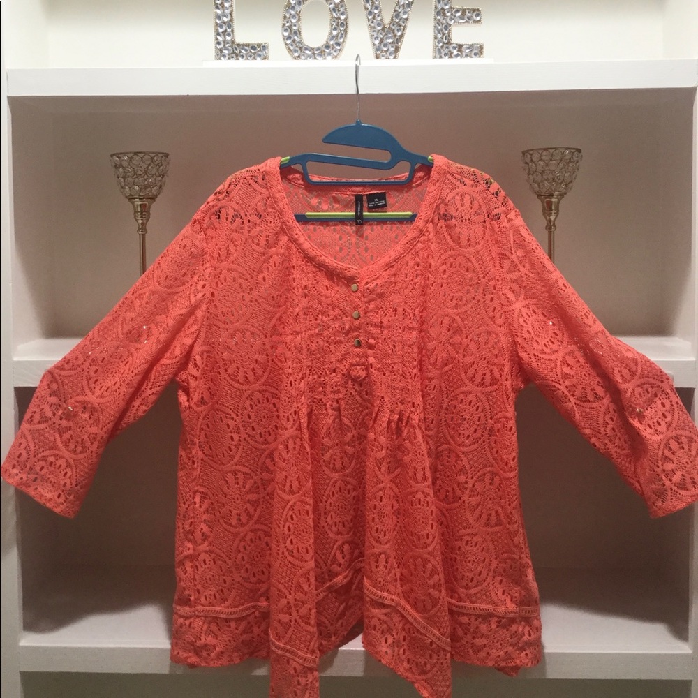 🧡🧡🧡 Lovely Cheery Lace Blouse